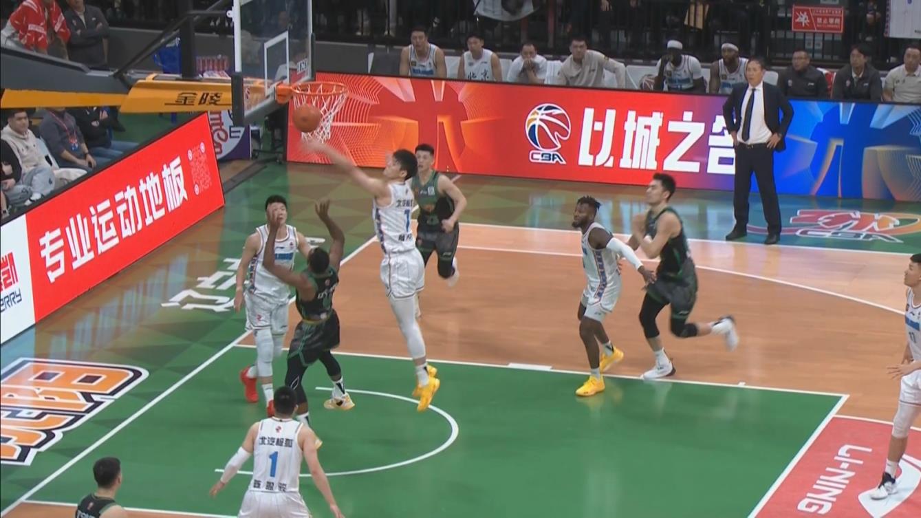 曾凡博釘板血帽弗格上籃 本場個人第6個蓋帽！